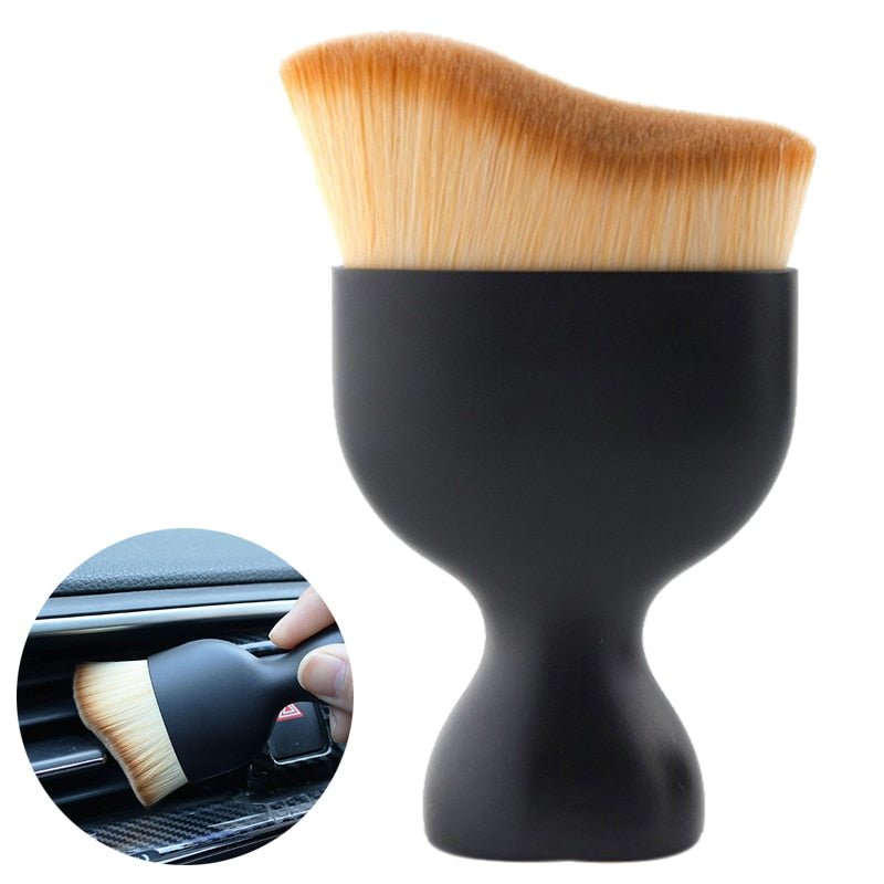 Brosse douce pour le nettoyage intérieur des voitures, parfaite pour dépoussiérer les bouches d'aération et les tableaux de bord.
