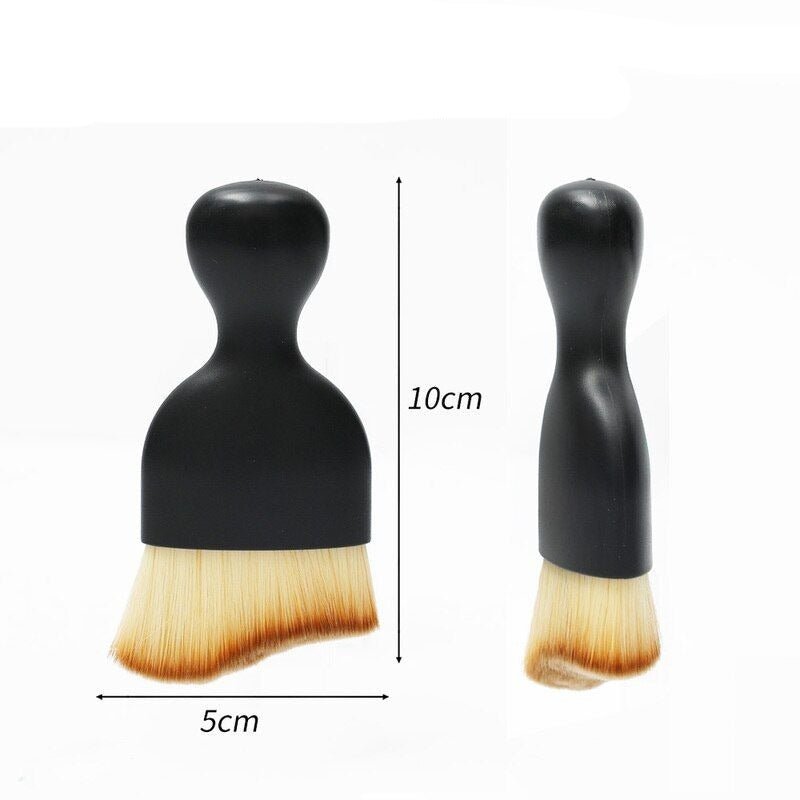 Brosse douce pour le nettoyage intérieur des voitures, parfaite pour dépoussiérer les bouches d'aération et les tableaux de bord.