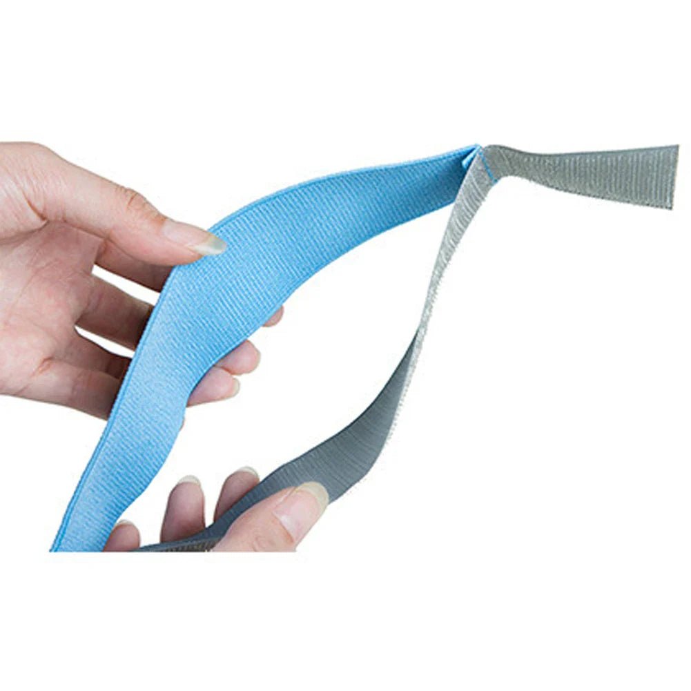 Sangles robustes et réglables conçues pour sécuriser les bagages et le fret. Parfaites pour garder les articles organisés et stables dans les coffres de voiture pendant le voyage.